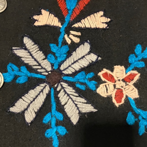 Vintage Wool Embroidered Black Vest with Floral Design size Medium - Picture 2 of 5